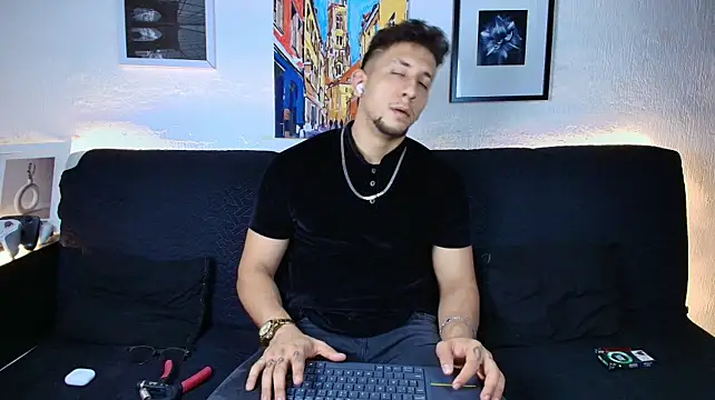 SR_EMILIOCUM's Webcam Show