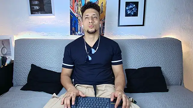 SR_EMILIOCUM Webcam Show