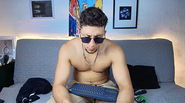 SR_EMILIOCUM's Webcam Show