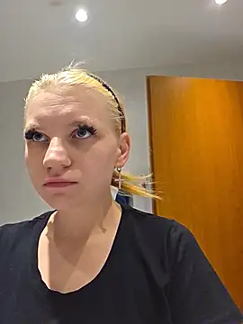 LiyaKaspern Webbikameraesitys