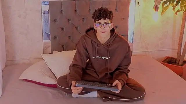 mateo_vegas_: вебкам-шоу