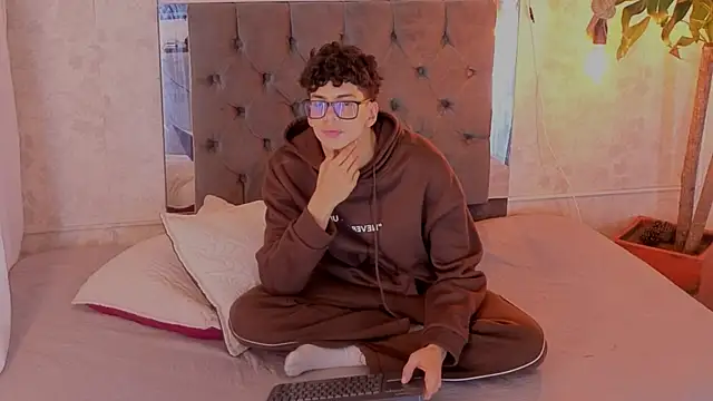 mateo_vegas_: вебкам-шоу