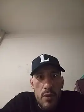 UruUru12 Webcam show
