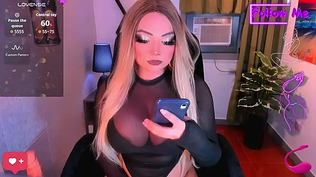 Webkamerová show SexyKaoriHugeDick