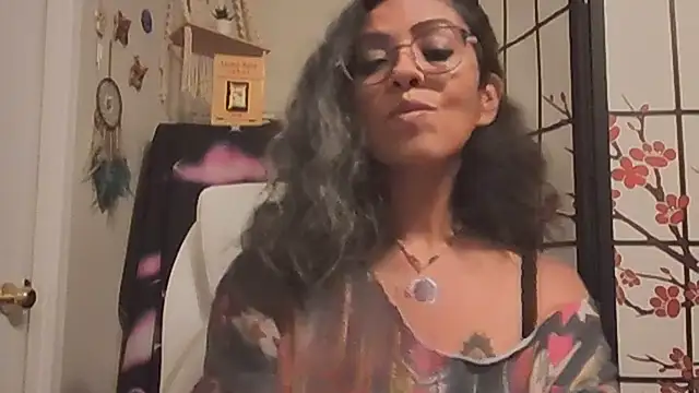 Native_MILF_Goddess' Live XXX Chat