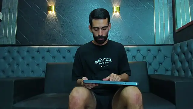 הופעת וובקאם של Andres_Bless