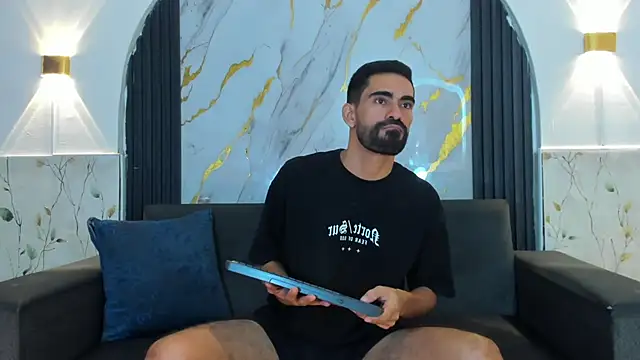 Andres_Bless: διαδικτυακό σόου στην κάμερα