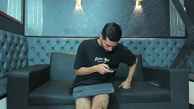 הופעת וובקאם של Andres_Bless