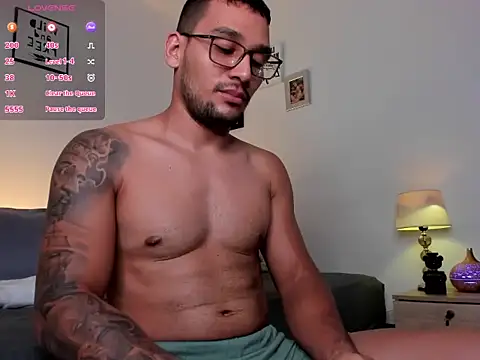 Show modela Dave_miillerr_ na web-kameri