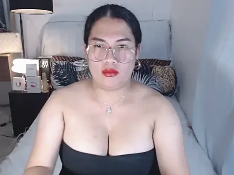 hugecockpaula Pertunjukan Webcam