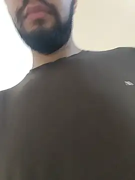 Handsome_guy_ Show in webcam