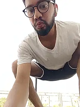 Pokazy przed kamerką – Handsome_guy_