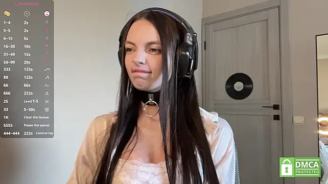 XXX chat uživo modela ReikoBartone