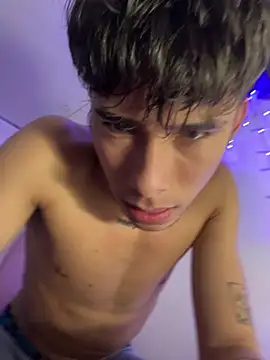 Aron_boy Webcamshow