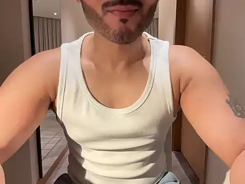 הופעת וובקאם של dubaiDickk