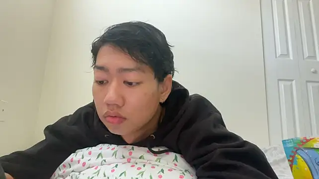 yngasiantwink Show in webcam