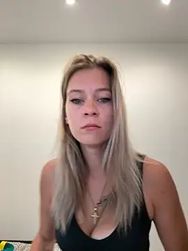 Blond-Muse Adlı Modelin Canlı XXX Sohbeti