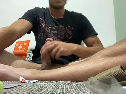 Pokazy przed kamerką – hotcock666666