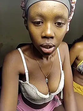 Petite_Nana Pertunjukan Webcam