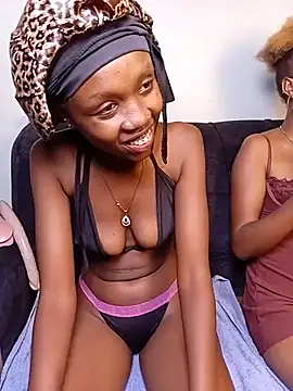 Petite_Nana Show in webcam