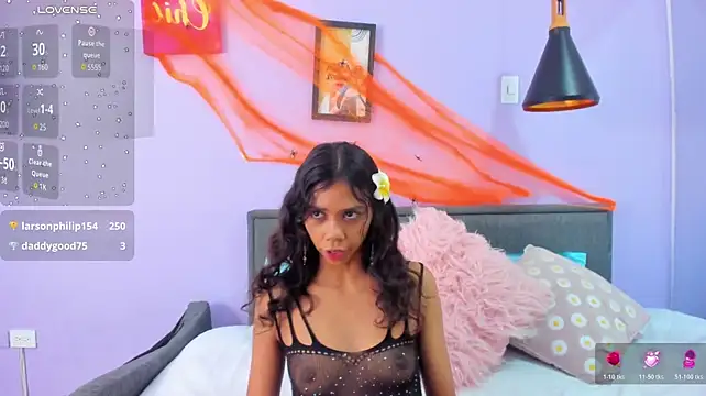 scarletyler Show in webcam