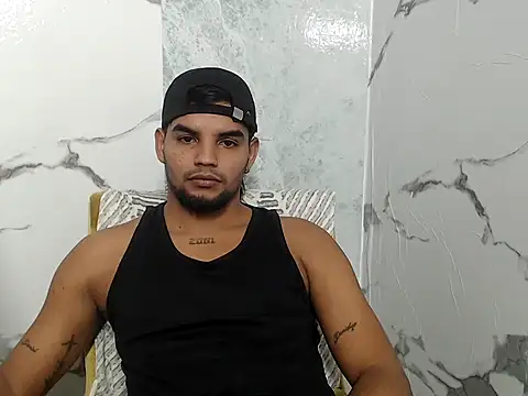 charly_27_sexy Show in webcam