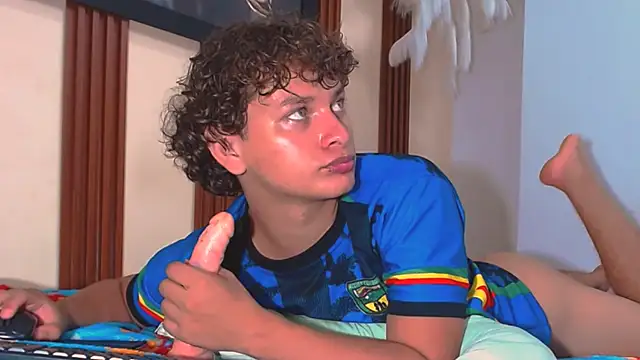 Show modela adrielsex18 na web-kameri