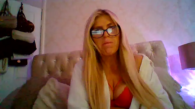 Jenna-Curvy-Cougar Obrolan Langsung XXX
