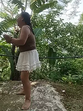 -NiKiLove- 在線直播表演