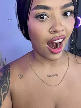 alexandra_cherry Show in webcam
