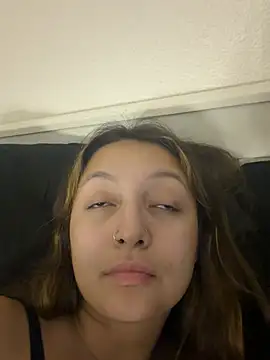 הופעת וובקאם של CharlotteAfterDark