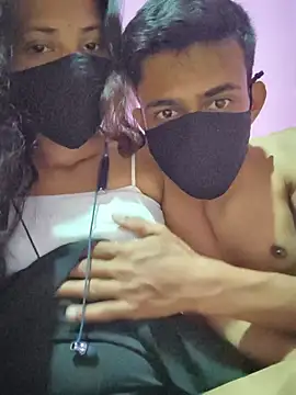 CrezyCouple Show in webcam