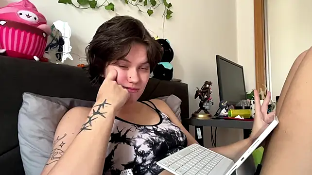 Show modela HeyFriren na web-kameri