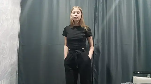 AnnettaHosaka Show in webcam