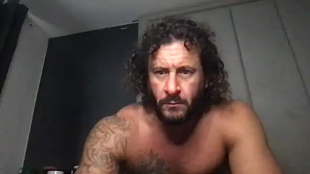 Magic_Mike_666: διαδικτυακό σόου στην κάμερα