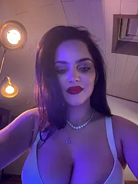 Show modela LunnaVey na web-kameri
