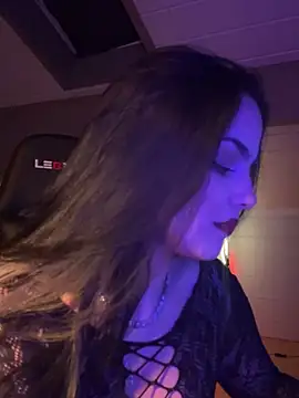 Show modela LunnaVey na web-kameri