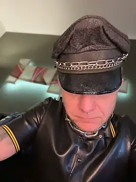 GabbondKinky: διαδικτυακό σόου στην κάμερα