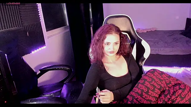 Show modela shotsaftermidnight na web-kameri
