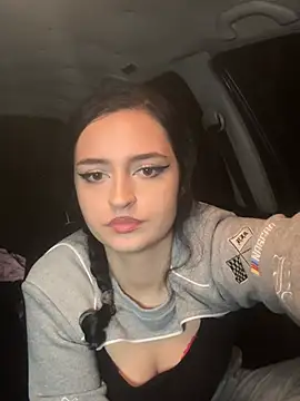 DelyraMko webcam show