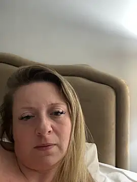 Živý XXX chat Poppyshaw_