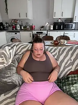 Poppyshaw_ élő XXX-chatje