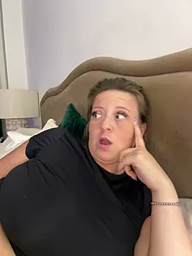 Poppyshaw_ Chat XXX in diretta