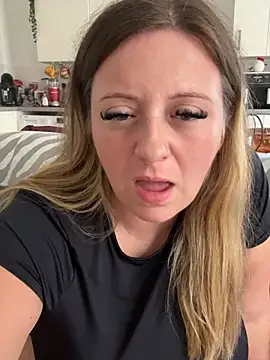 Chat +18 de Poppyshaw_ ao vivo