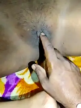 Village_hotcouple Show in webcam