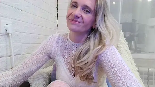 Raveliayn Live XXX chat