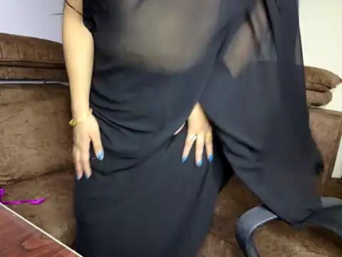 הופעת וובקאם של naina_kaur01