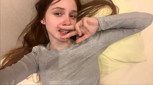 mollyrealay Webcam show