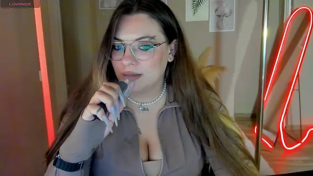 Chatroom XXX en direct de MiraTorson