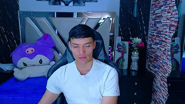 Show modela Aron_Darkx na web-kameri